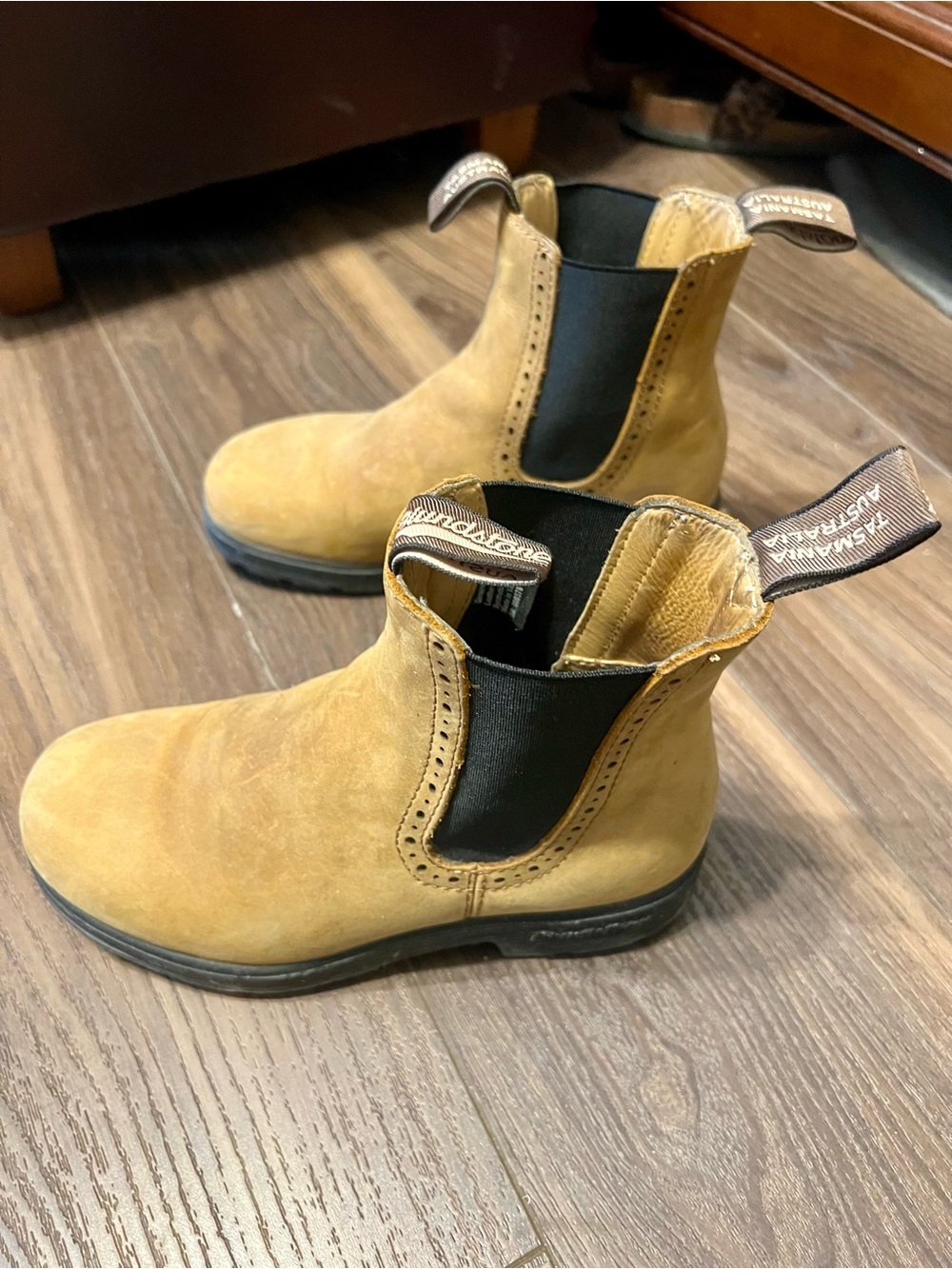 Blundstone Tan Chelsea Boots with Black Elastic